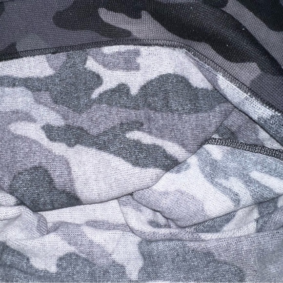 Old Navy | Girls Oversized Mock-Neck 1/2 Zip Fleece Pullover | XL (14-16) - Picture 10 of 11